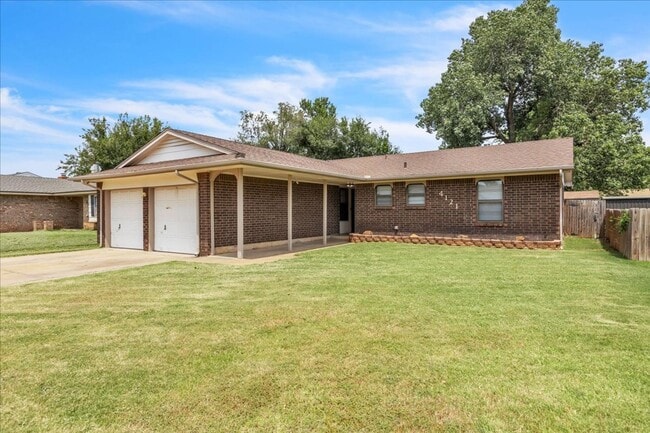 Building Photo - Huge Living Room with Fireplace!!! Rental