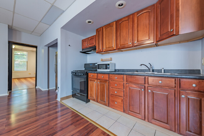 Photo - 104 N Graham St Rental