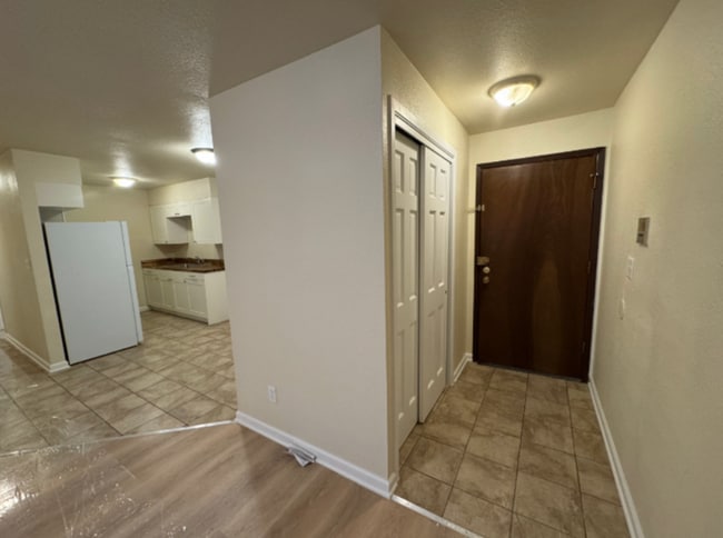 Photo - 646 S Hawley Rd Unidad 206