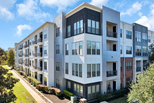 Building Photo - Richmond at Uptown Rental