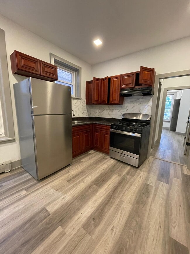 Building Photo - 76 Bostwick Ave Unit 3
