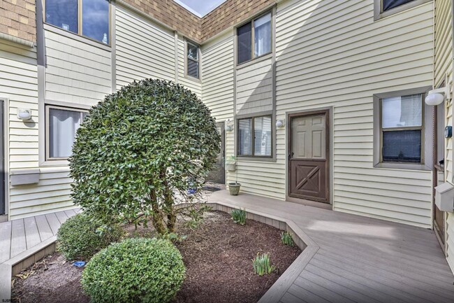 Photo - 169 N Basin Dr Condo