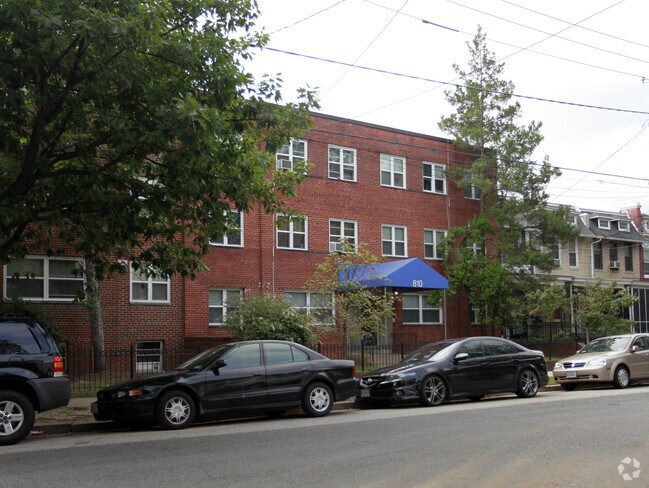 810 Longfellow Street NW