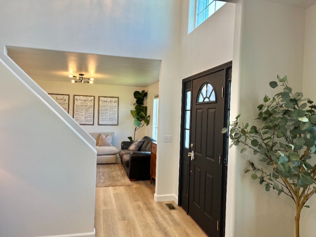 Photo - 305 E Inglewood Dr