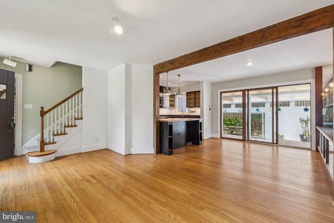 Building Photo - 1610 N Greenbrier St Rental