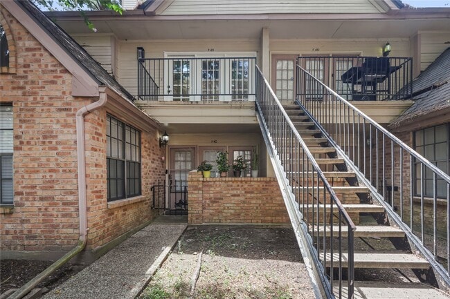 Building Photo - 16800 Sugar Pine Dr Unit F45
