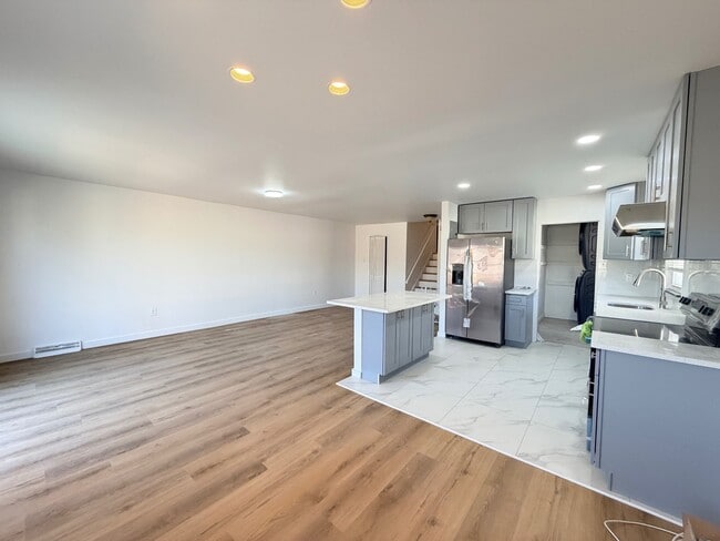 Photo - 15-75-75 208th Pl Unidad #2FL