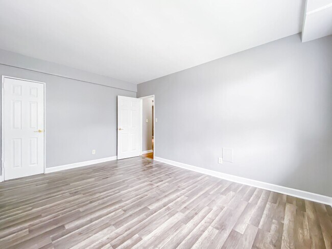 Photo - 824 Jersey Ave