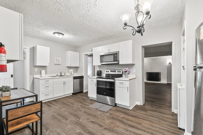 Building Photo - 4731 E Castlewood Dr