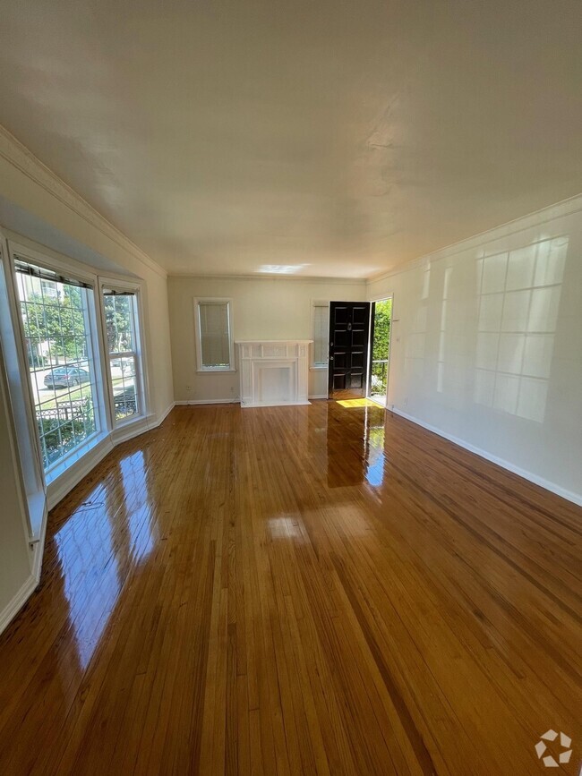 Living Room 1 - 413-417 Veteran Ave Unit 1 Rental