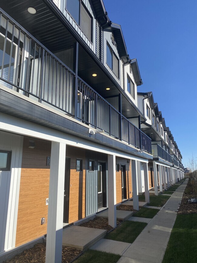 Photo - 850 Secord Blvd NW