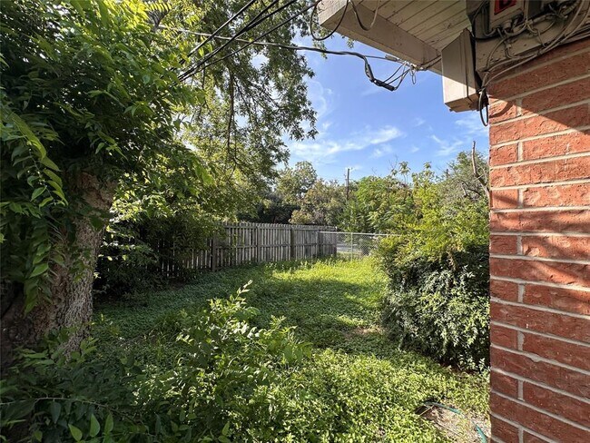 Photo - 5605 1/2 Jim Hogg Ave