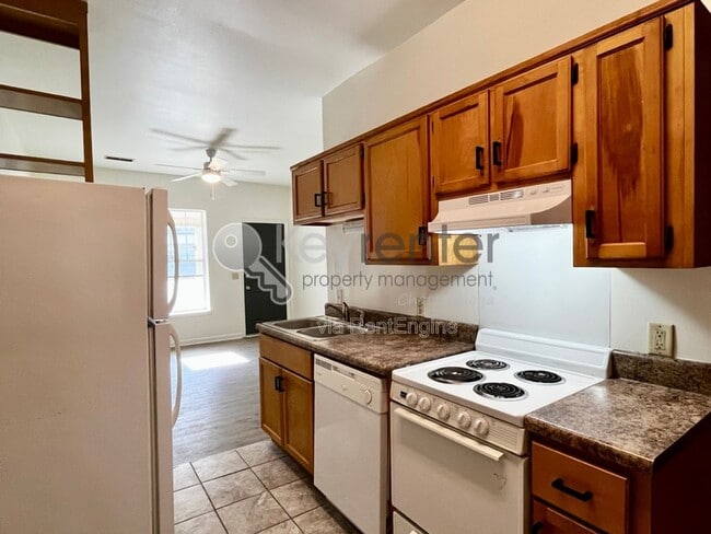 Photo - 77 E 17th St