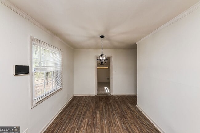 Photo - 210 Oak Dr SE