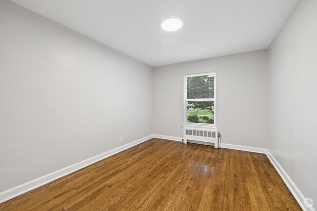 2BR, 1BA - 788SF - Second bedroom
