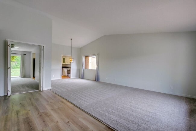 Building Photo - 4 bedroom home in amazing La Costa Community!