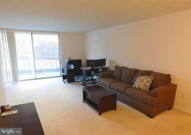 Photo - 5565 Columbia Pike Unidad 310