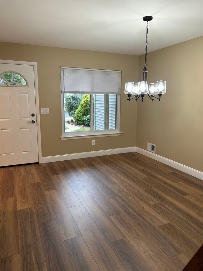 Photo - 13 Inwood Ter