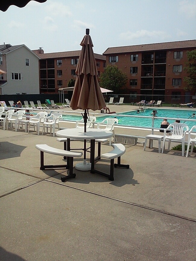 Building Photo - 171 Wellington Ct Unit 3A