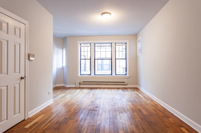 Photo - 717 W Barry Ave