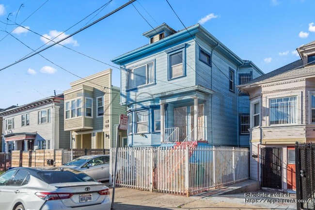 Building Photo - 848 Mead Ave