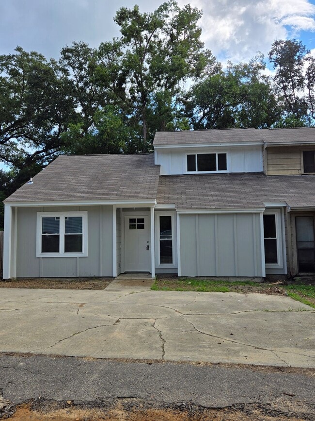 Photo - 737 Gold Nugget Trail