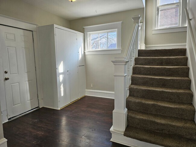 Photo - NE 2 bedroom house, Fenced Yard, 1 Stall G...