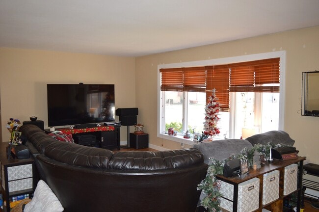 Photo - 17 Dumont Cir