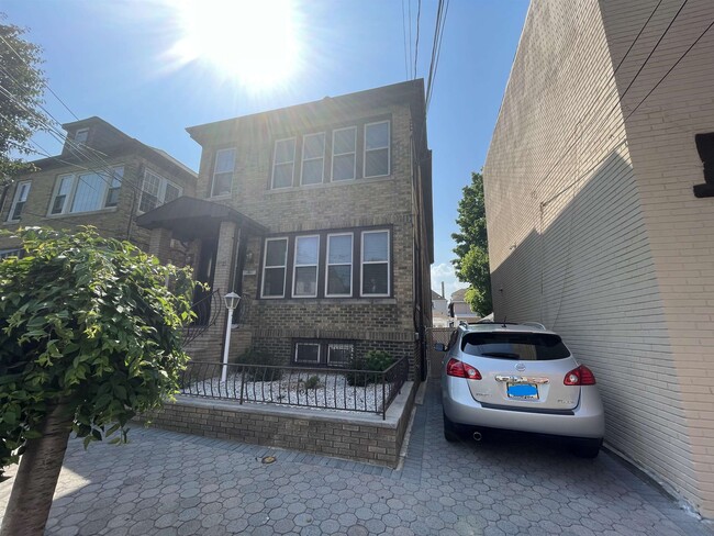 Building Photo - 8115 5th Ave Unit #2 Rental