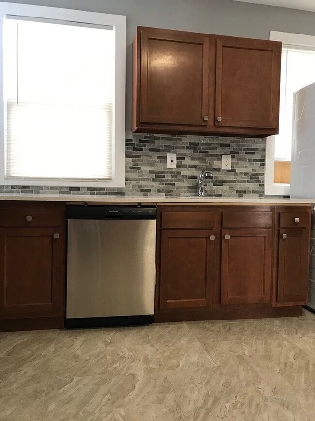 Photo - 353 Poplar St Unit 2nd Fl