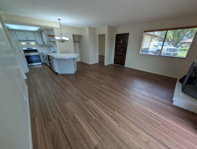 Photo - 926 Oleander St