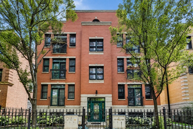 Building Photo - 917 W Lakeside Pl Unit 1W