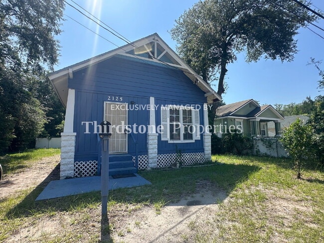 Photo - 2125 Lambert St