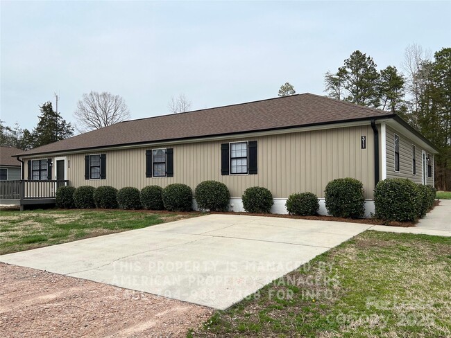 Building Photo - 311 Rustic Rd Rental