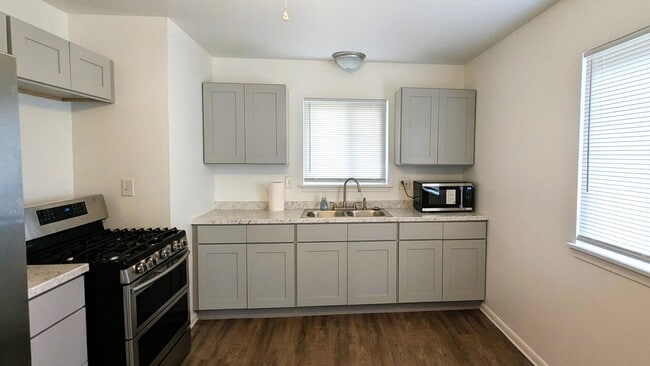 Photo - 30113 Hazelwood St