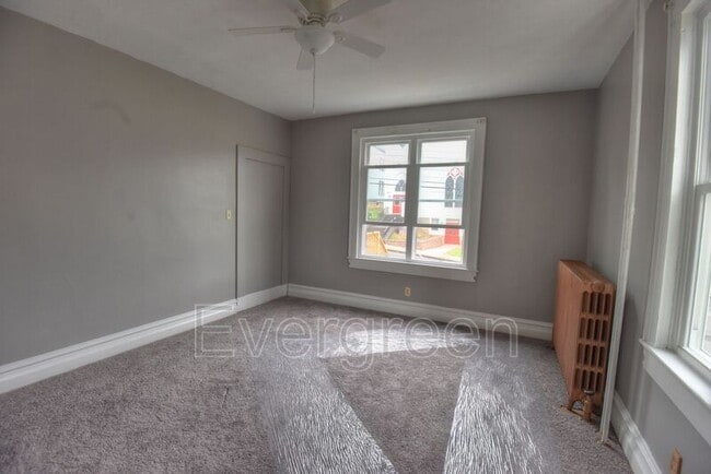 Photo - 325 E Main St