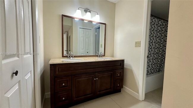 Building Photo - 16210 Laurel Dr Unit 203