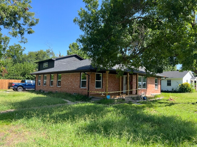 Building Photo - 1017 Tosch Ln Rental
