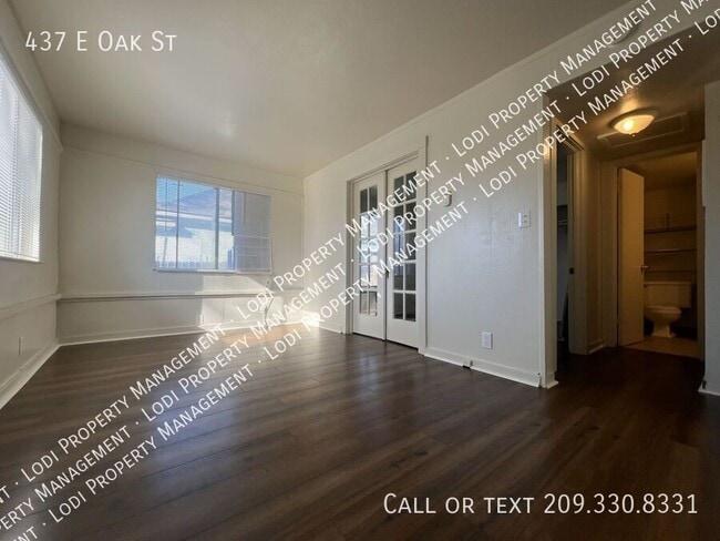 Photo - 437 E Oak St