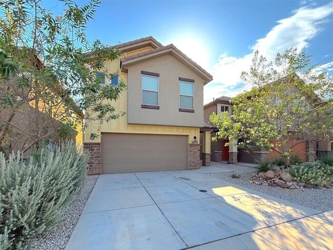 Building Photo - 4 Bed, 2.5 Bath Home with 2 Car Garage