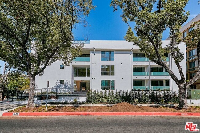Building Photo - 328 N Maple Dr Rental