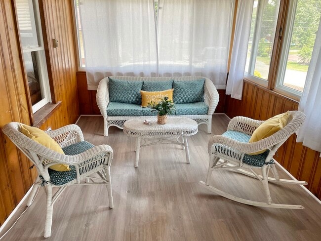 Photo - 380 Dawnshire Dr