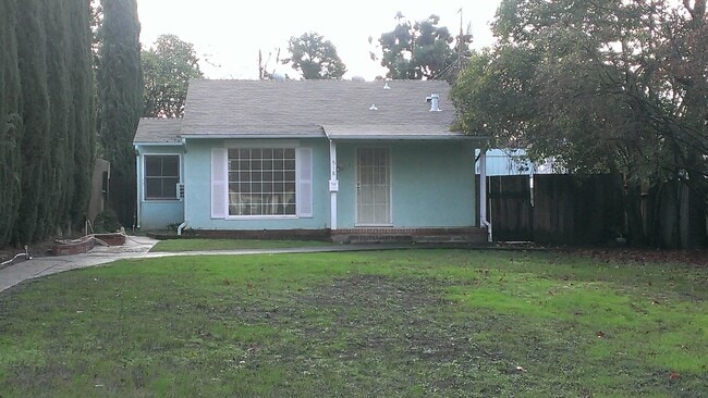 Building Photo - 518 Sierra Blvd Rental