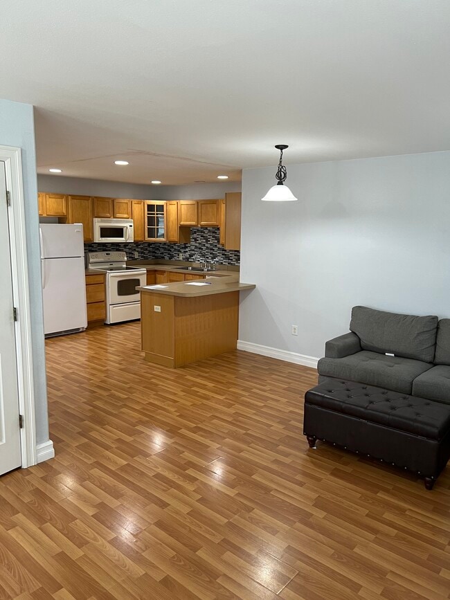17 7th Ave W Unit 100