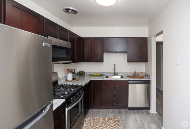 2BR, 1BA - 862 SF