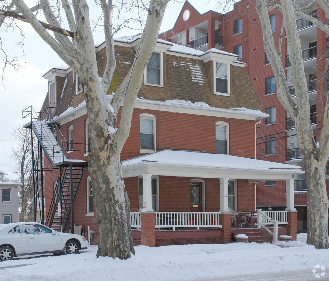 Photo - 220 E Foster Ave Apartments