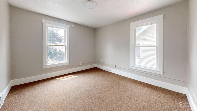 Building Photo - 703 Excelsior Ave Unit 703 Excelsior Ave - 2