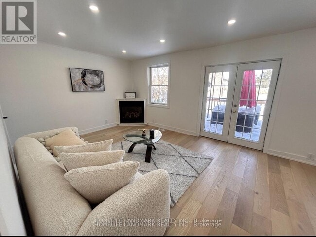 Photo - 130 Langarth St E