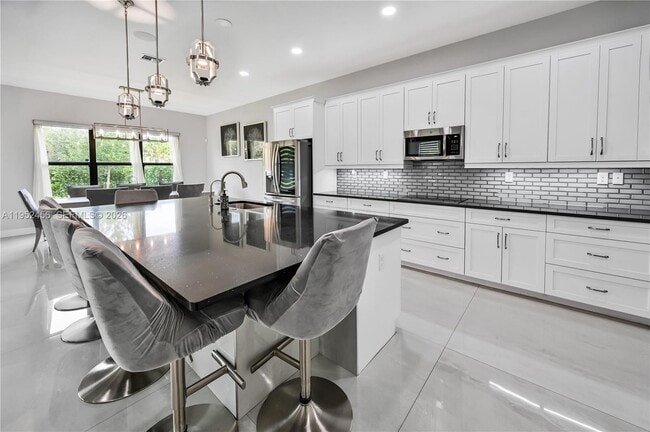 Building Photo - 8645 NW 39th Ct