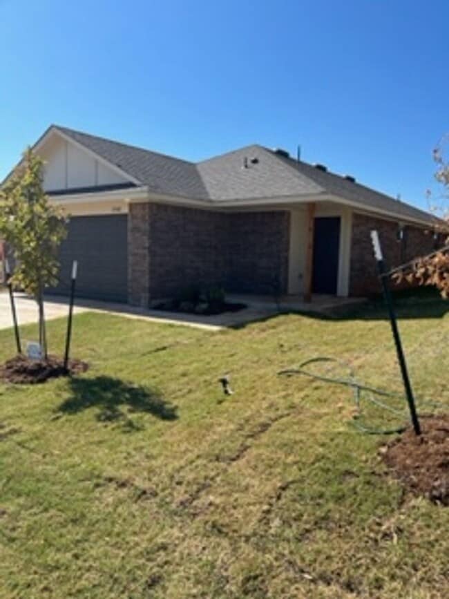Building Photo - 1st Month Free! Rental